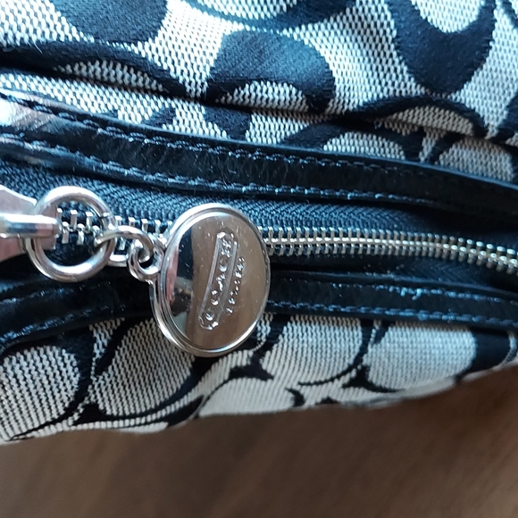 Coach Gallery Signature Tote w/ a Wristlet (RARE) - Picture 3 of 17